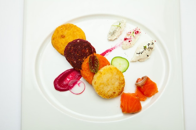 Farfurie cu mâncare colorată